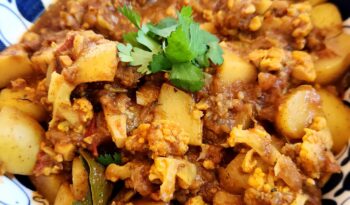 Aloo Gobi (Indian Cauliflower and Potatoes)